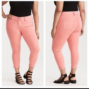 🔥TORRID Coral/Pink Cropped Jeggings 🥰